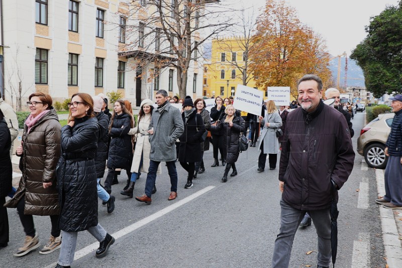 Tisuće nastavnika i profesora u Mostaru traže veće plaće