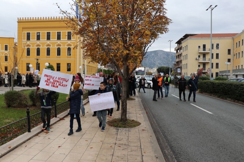 Tisuće nastavnika i profesora u Mostaru traže veće plaće