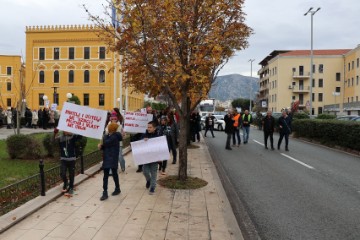 Tisuće nastavnika i profesora u Mostaru traže veće plaće