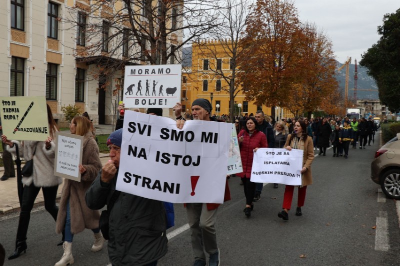 Tisuće nastavnika i profesora u Mostaru traže veće plaće