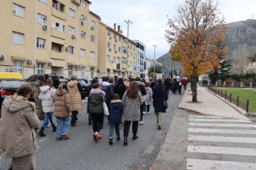 Tisuće nastavnika i profesora u Mostaru traže veće plaće