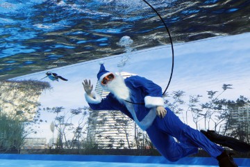 JAPAN CHRISTMAS SANTA DIVER