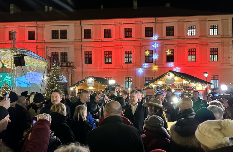 Milanović posjetio Advent u Tvrđi u Osijeku