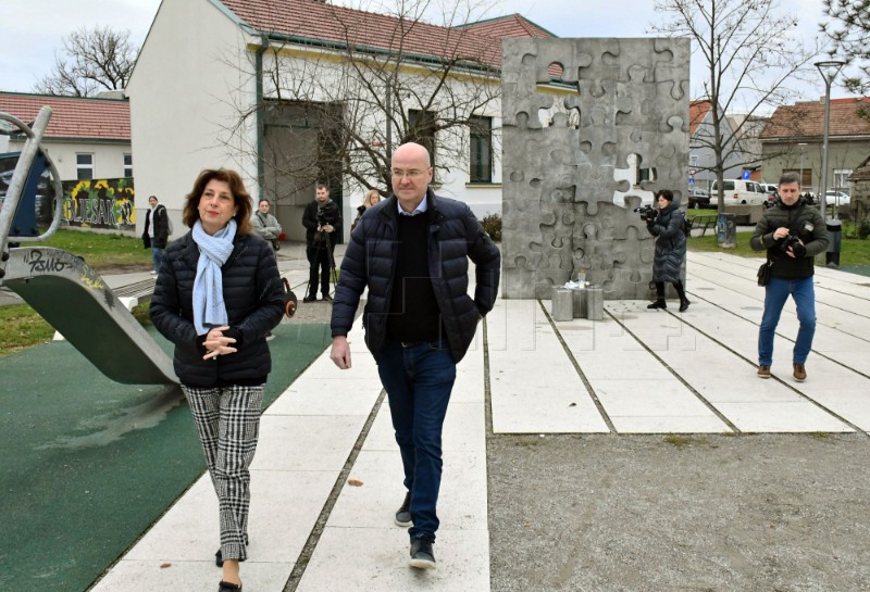 Slavonski Brod: Konferencija za medije predsjedničke kandidatkinje Branke Lozo