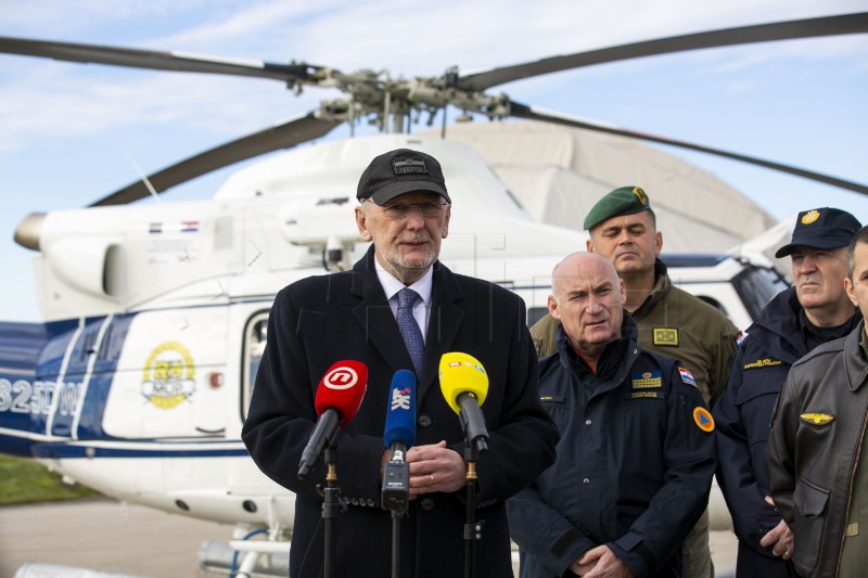 Božinović razgledao dva novoisporučena višenamjenska helikoptera Subaru Bell 412EPX