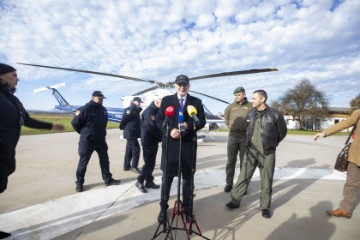 Božinović razgledao dva novoisporučena višenamjenska helikoptera Subaru Bell 412EPX