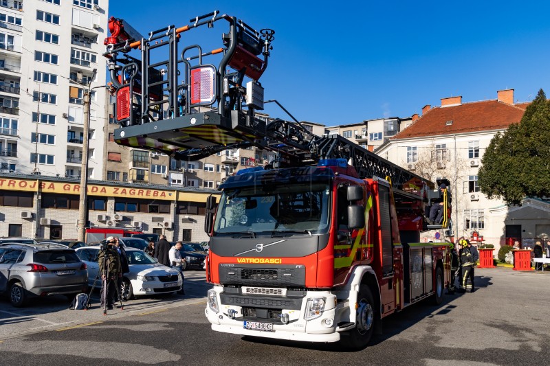 Grad Zagreb predstavio 5 novih vozila JVP-u