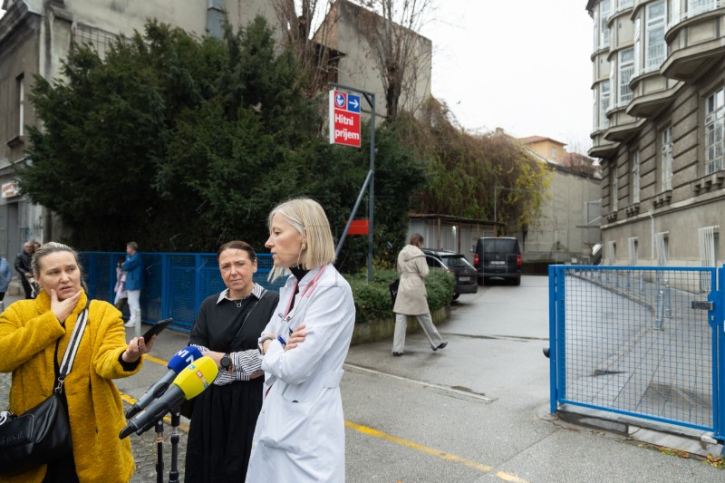 Hrstić pred dječjom bolnicom u Klaićevoj