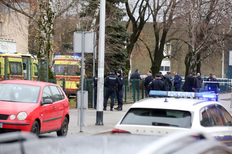 Učiteljica iz OŠ Prečko životno ugrožena, jedno dijete preminulo