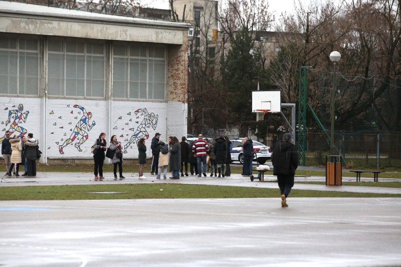 Učiteljica iz OŠ Prečko životno ugrožena, jedno dijete preminulo