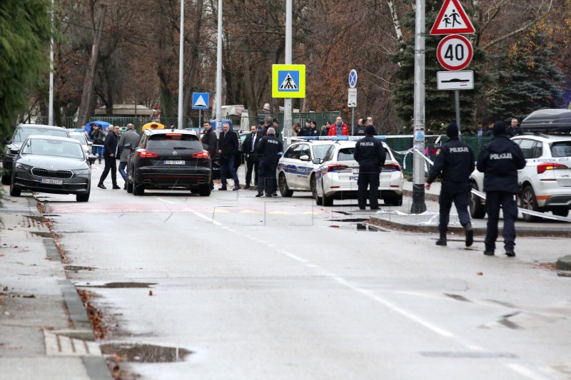 Učiteljica iz OŠ Prečko životno ugrožena, jedno dijete preminulo