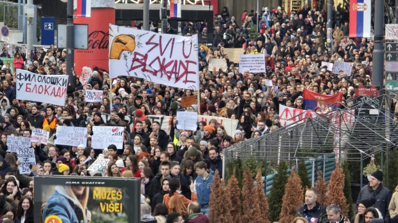 Tisuće ljudi pridružilo se studentima na prosvjedu u Beograd