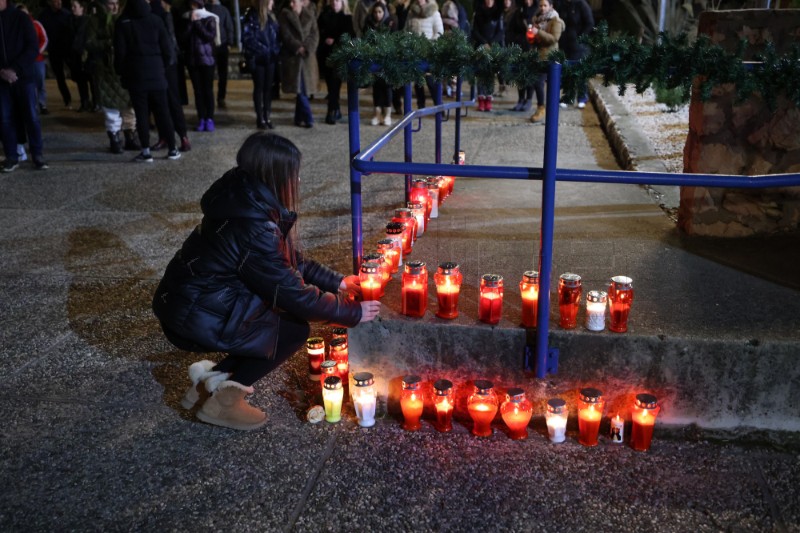 Zadar: Zapaljeni lampioni ispred osnovnih škola