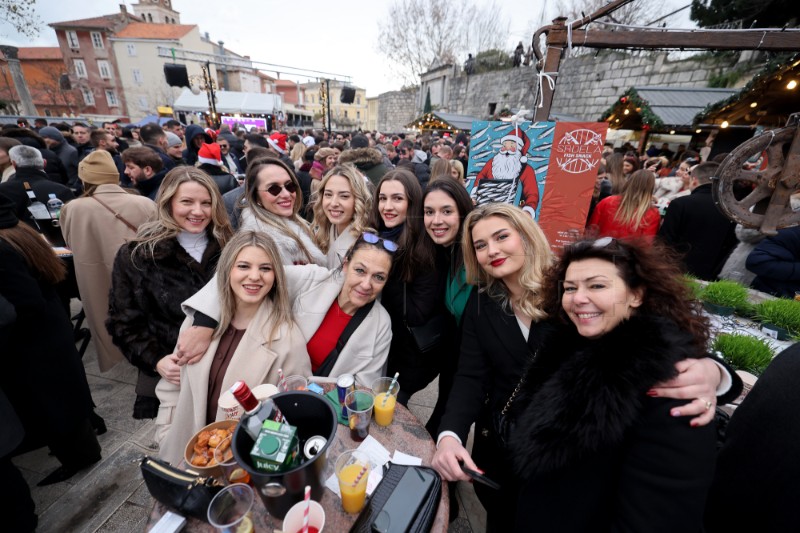 Zadar - Badnjak na zadarskim ulicama i trgovima