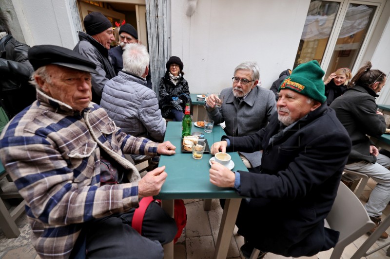 Zadar - Badnjak na zadarskim ulicama i trgovima