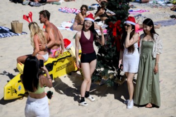 AUSTRALIA CHRISTMAS DAY BONDI BEACH