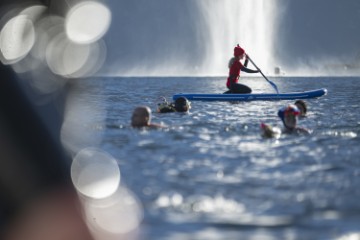 epaselect SWITZERLAND WINTER SWIMMING