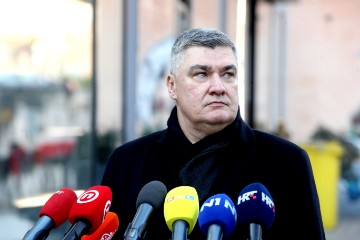 Milanović dao izjavu za medije i prošetao Trgom do tržnice Dolac