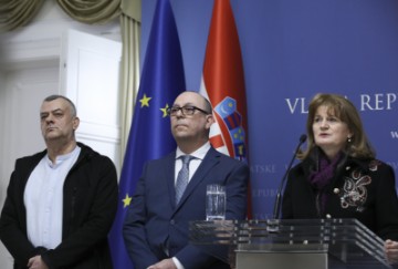 Konferencija za medije premijera i predstavnika sindikata