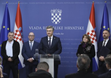 Konferencija za medije premijera i predstavnika sindikata