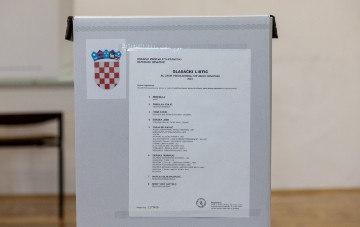 Predsjednički izbori: Otvorena sva biračka mjesta