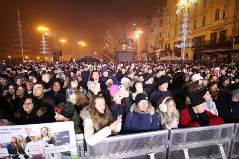 Doček Nove godine na Trgu bana Josipa Jelačića