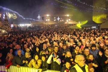 Zadrani dočekali Novu 2025. godinu uz Dražena Zečića