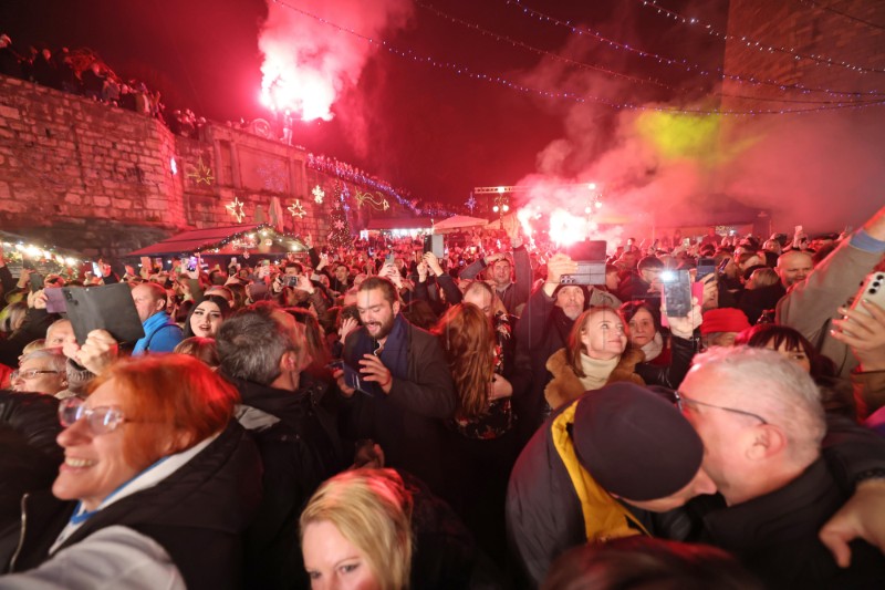 Zadrani dočekali Novu 2025. godinu uz Dražena Zečića