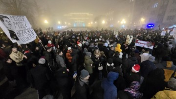 Petnaestominutna šutnja za žrtve s novosadskog željezničkog kolodvora