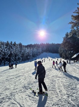 Tisuće skijaša iz Hrvatske, najviše iz Dalmacije, na Kupresu i Blidinju u Hercegovini