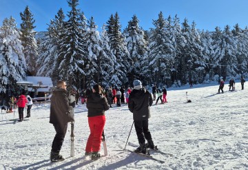 Tisuće skijaša iz Hrvatske, najviše iz Dalmacije, na Kupresu i Blidinju u Hercegovini