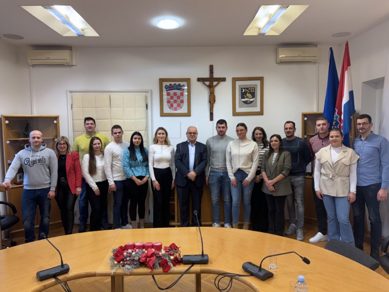 Slavonski Brod: Ugovori za pravo građenja obiteljskih kuća na gradskim zemljištima