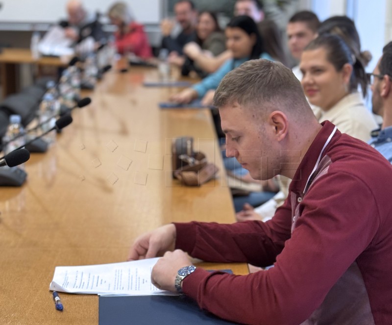 Slavonski Brod: Ugovori za pravo građenja obiteljskih kuća na gradskim zemljištima