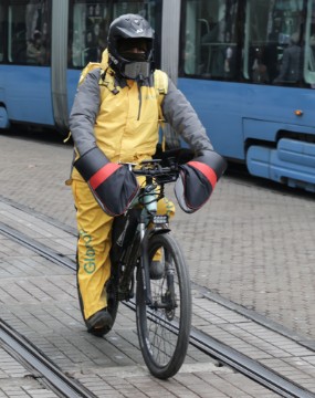 Dostavljači hrane Glovo Wolt