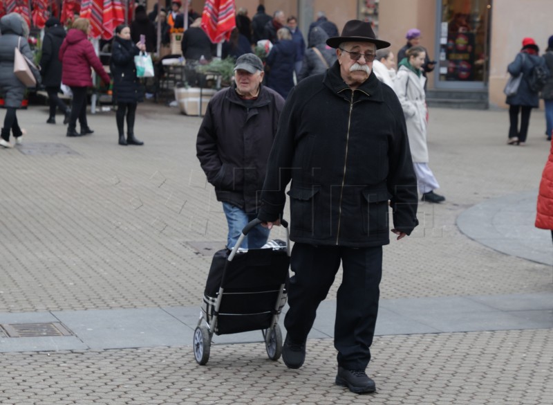 Umirovljenici na glavnom zagrebačkom trgu