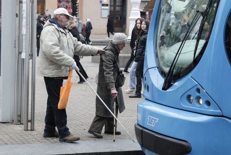 Umirovljenici na glavnom zagrebačkom trgu