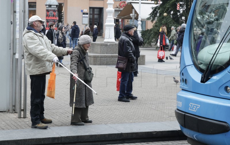 Umirovljenici na glavnom zagrebačkom trgu