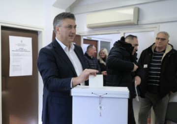 Plenković glasao na predsjedničkim izborima