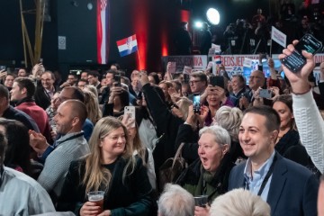 Reakcije na prve neslužbene rezultate u stožeru Zorana Milanovića