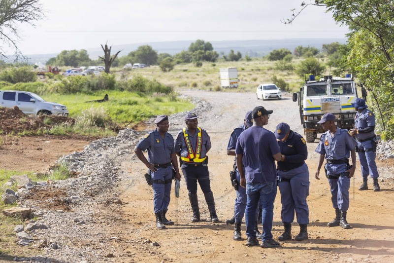 SOUTH AFRICA ILLEGAL GOLD MINERS TRAPPED