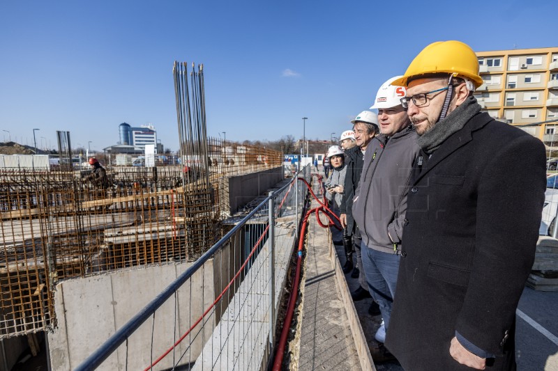 Tomašević obišao radove na izgradnji bazena Špansko