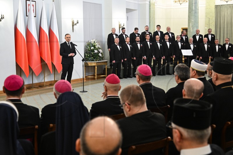 POLAND GOVERNMENT CHURCHES