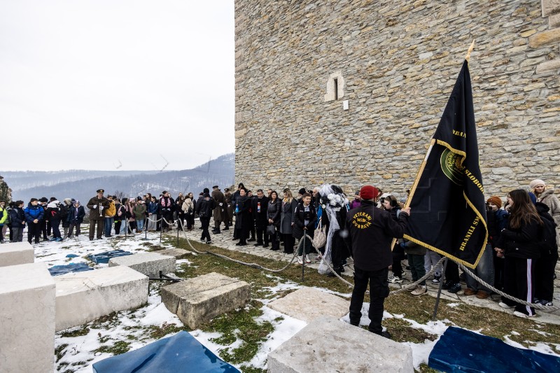 Položeni vijenci na Medvedgradu