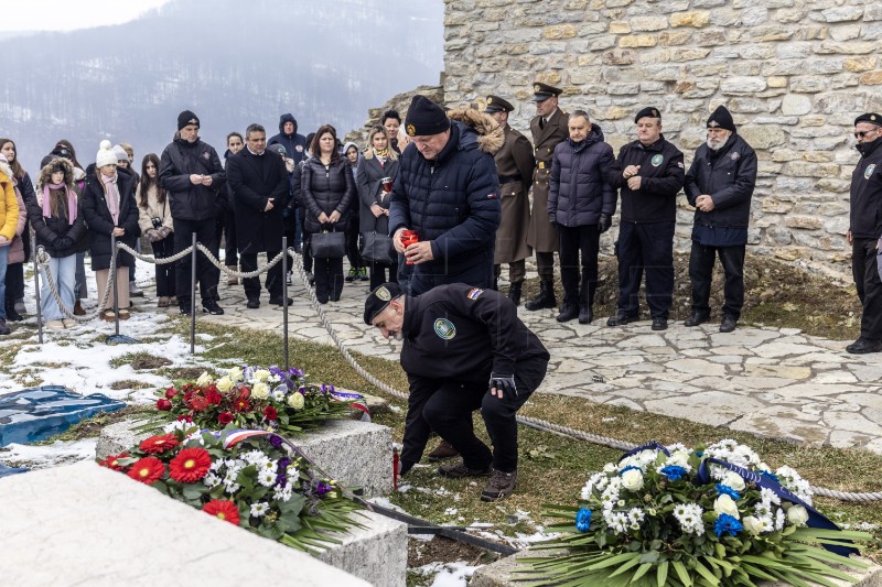 Položeni vijenci na Medvedgradu