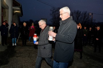 Otkrivena spomen ploča poginulim braniteljima na DVD Velika Jelsa u Karlovcu