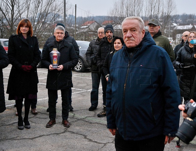 Otkrivena spomen ploča poginulim braniteljima na DVD Velika Jelsa u Karlovcu