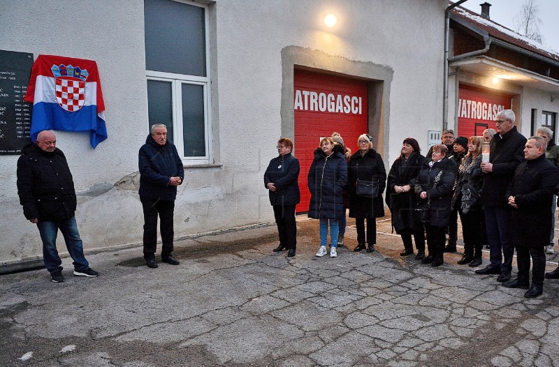 Otkrivena spomen ploča poginulim braniteljima na DVD Velika Jelsa u Karlovcu