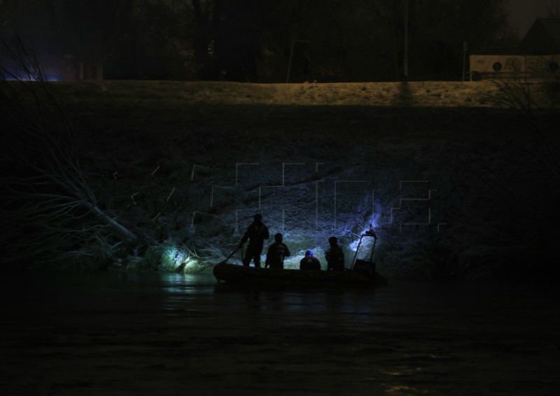 Uz Savu u Zagrebu potraga za djetetom, majka izašla iz rijeke