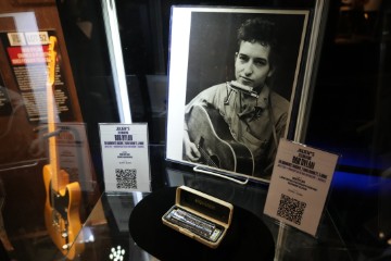 USA BOB DYLAN COLLECTABLES AUCTION