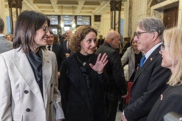 Veleposlanica SAD-a Hrvatskom državnom arhivu poklonila zbirku povijesnih fotografija